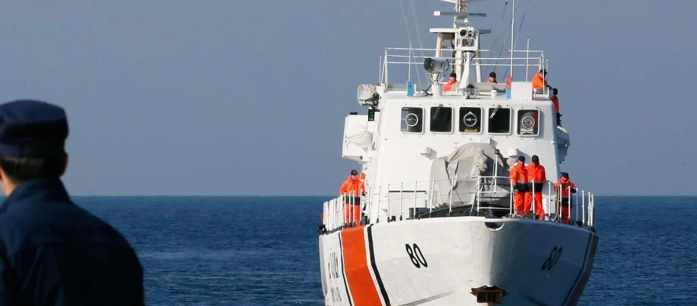 Η τουρκική Ακτοφυλακή απειλεί ενόπλως Έλληνες ψαράδες στην Κάλυμνο (βίντεο)